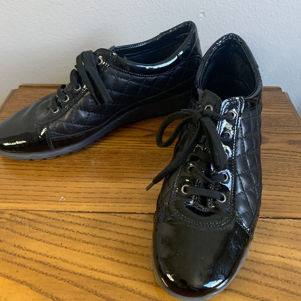 The FLEXX Womens Black Patent Leather Sneakers 7.5 M Adjustable Quilted Shoe